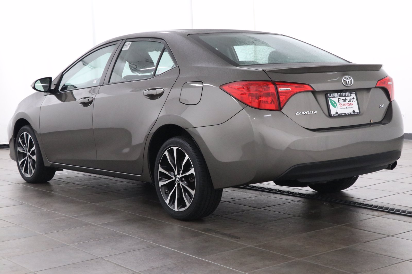 Pre-Owned 2017 Toyota Corolla SE 4D Sedan in Elmhurst #9613P | Elmhurst BMW