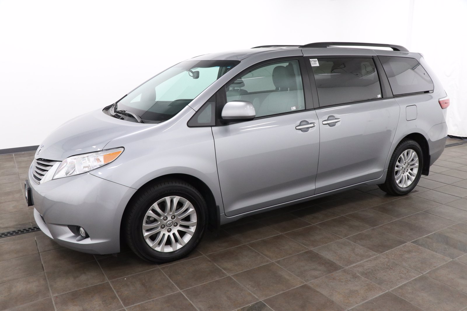 Pre-Owned 2017 Toyota Sienna XLE 4D Passenger Van in Elmhurst #9756P ...